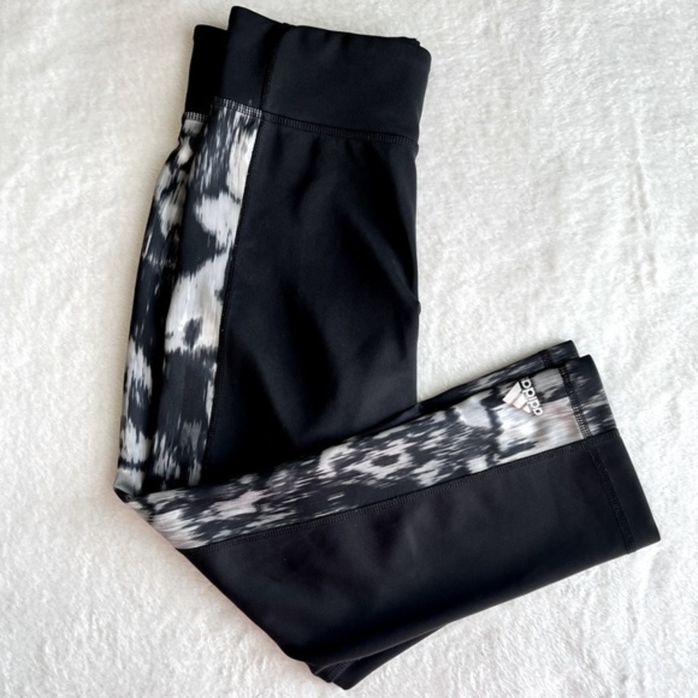 Black Addias Capri Leggings